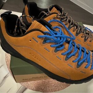 Men’s sneakers, condition new, size us10, outdoor, camping